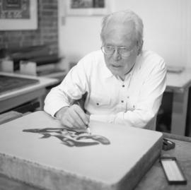 [Bill Reid drawing on lithographic stone]