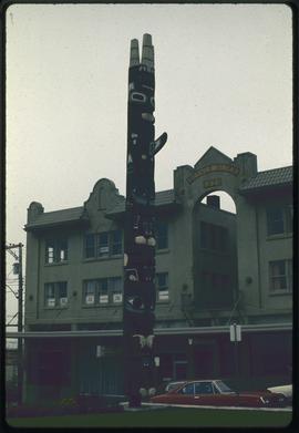 Grizzly bear pole of Skedans (copy by William Jeffrey), City Hall, Prince Rupert, B.C.