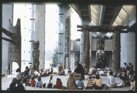 Garbanzo with audience