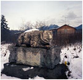 Stone Bear memorial, in memory of Chief Mark We-get