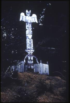Dzunuk'wa totem pole with thunderbird